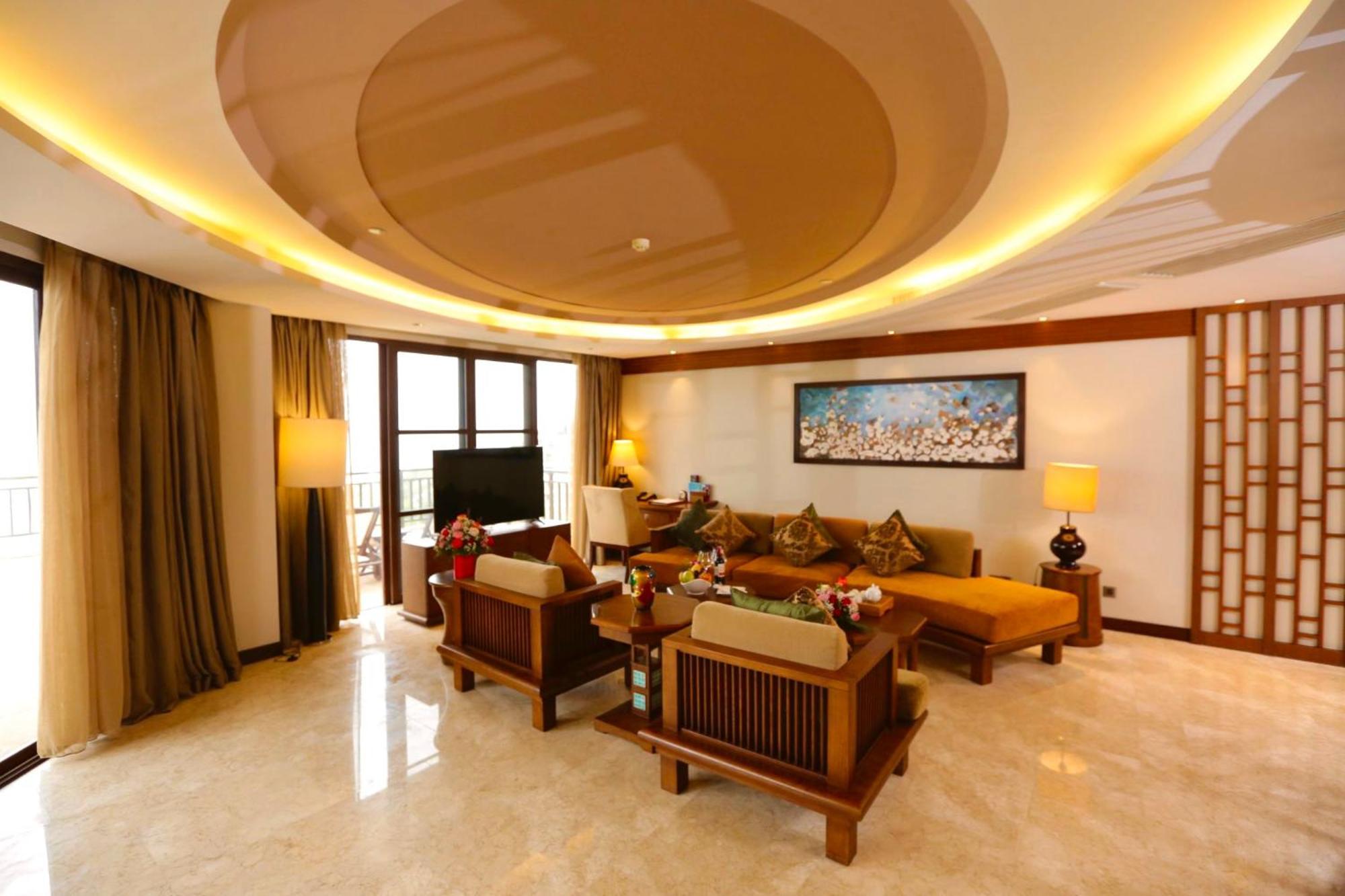 Khu nghỉ mát Crowne Plaza