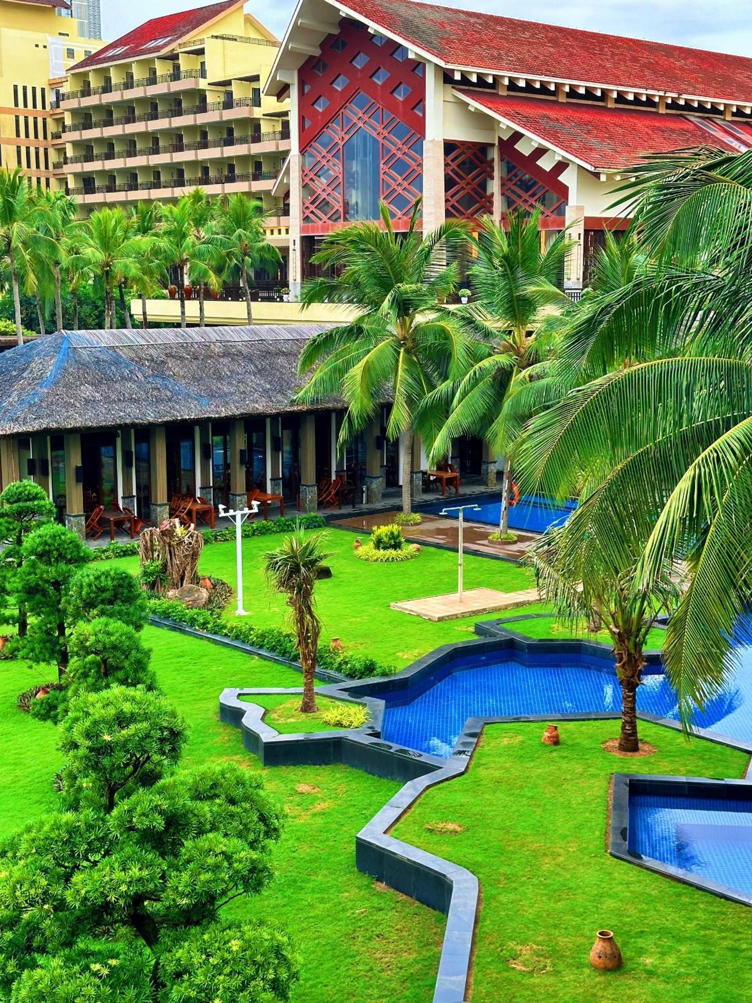 Crowne Plaza 5*