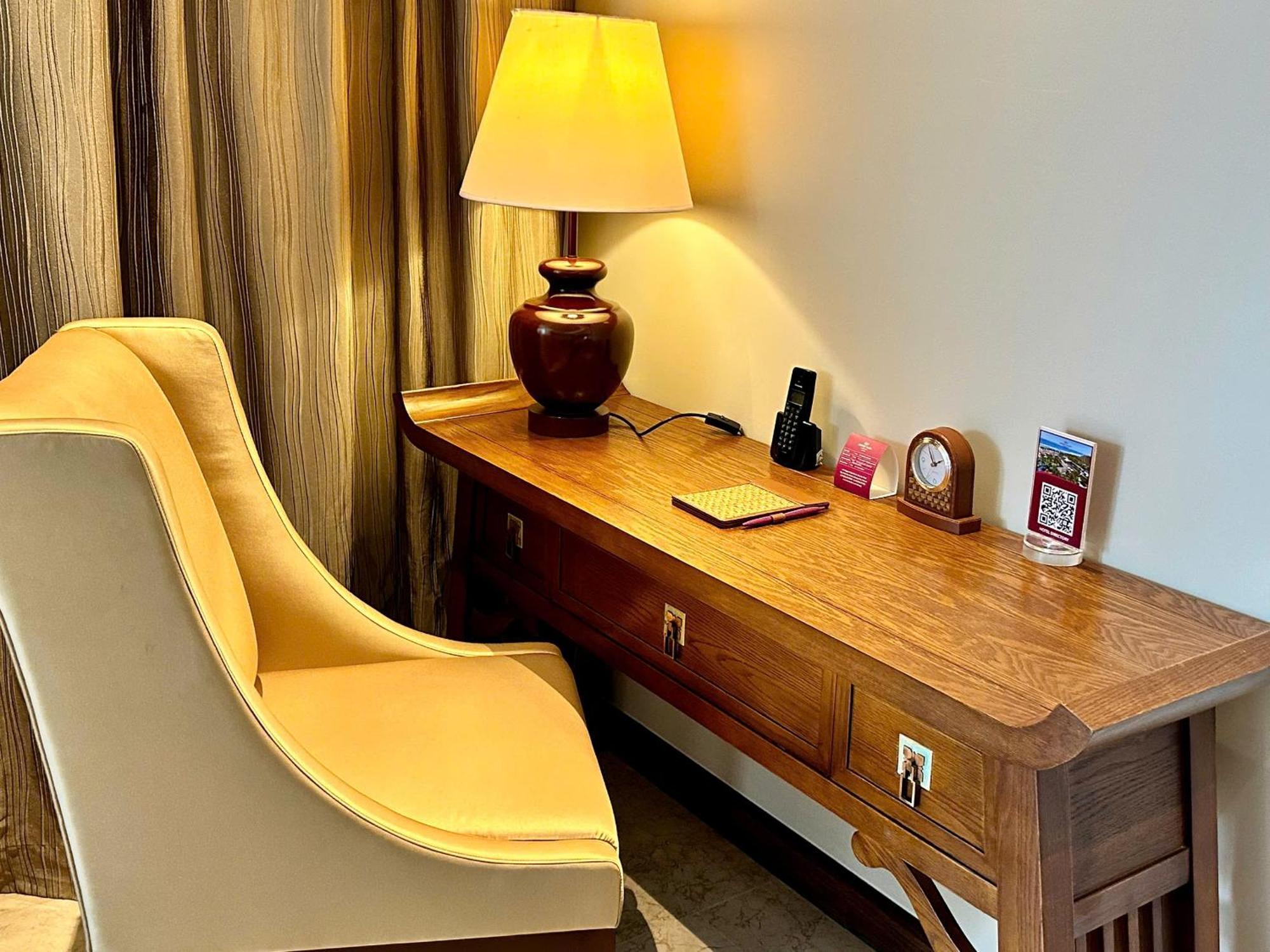 Crowne Plaza & 5*
