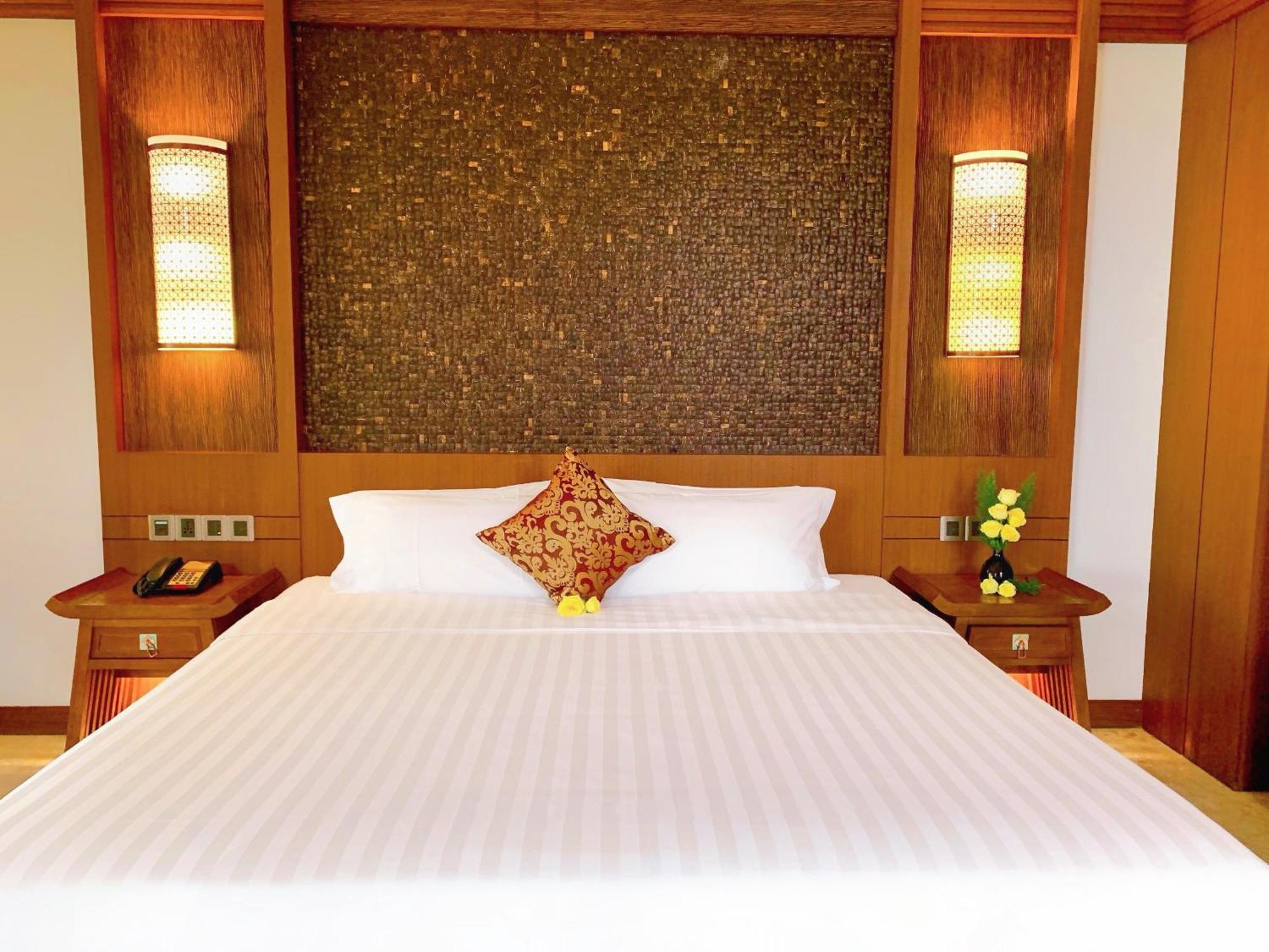 Crowne Plaza & Resort