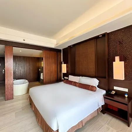 Crowne Plaza Danang Hotel & Resort Exterior photo