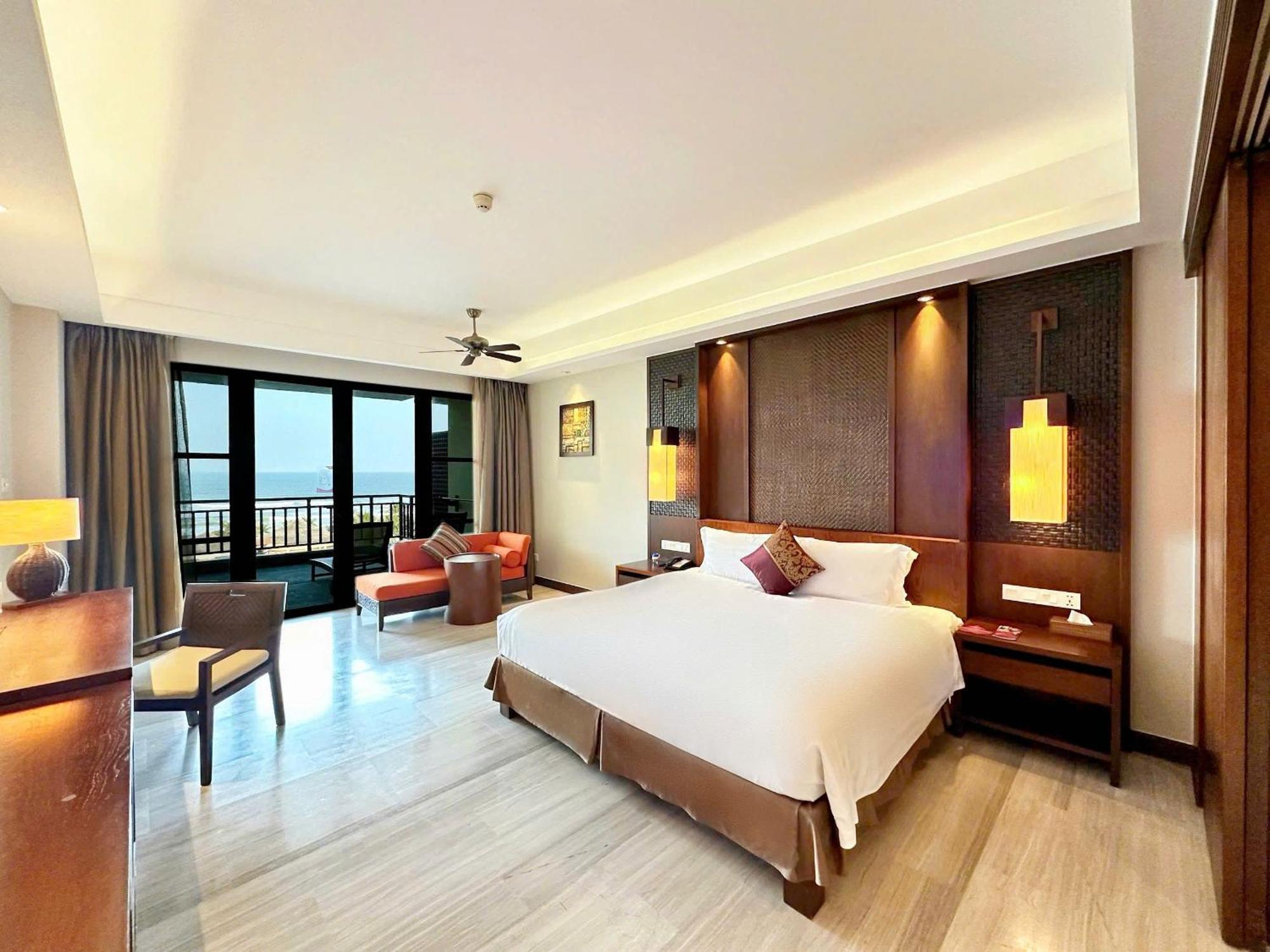 Crowne Plaza &