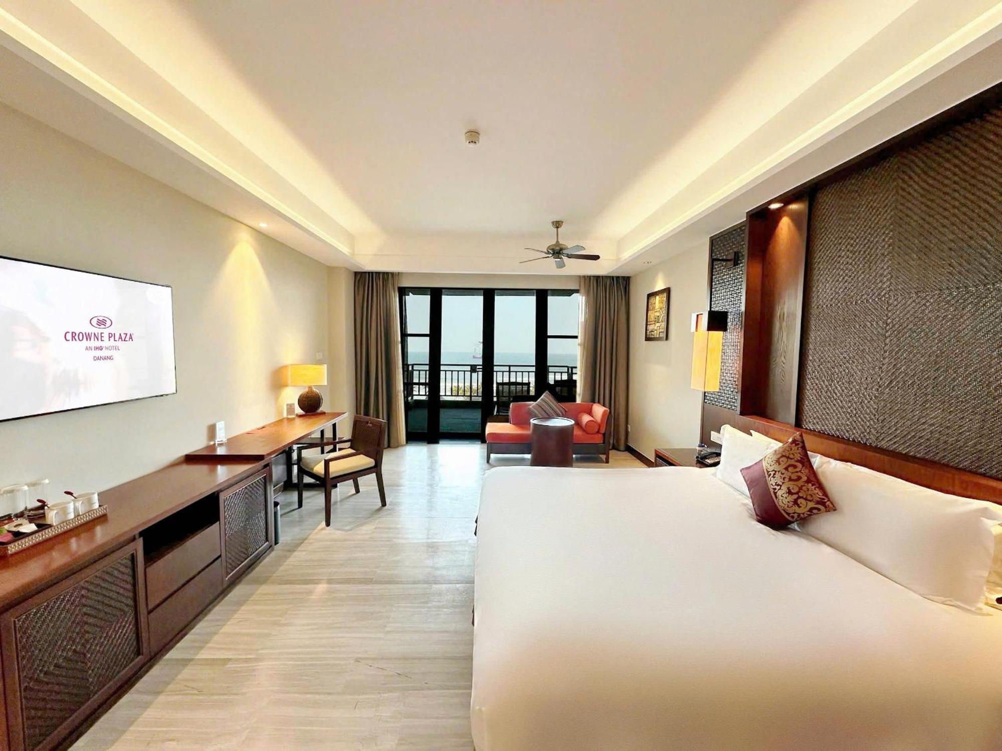 Crowne Plaza &