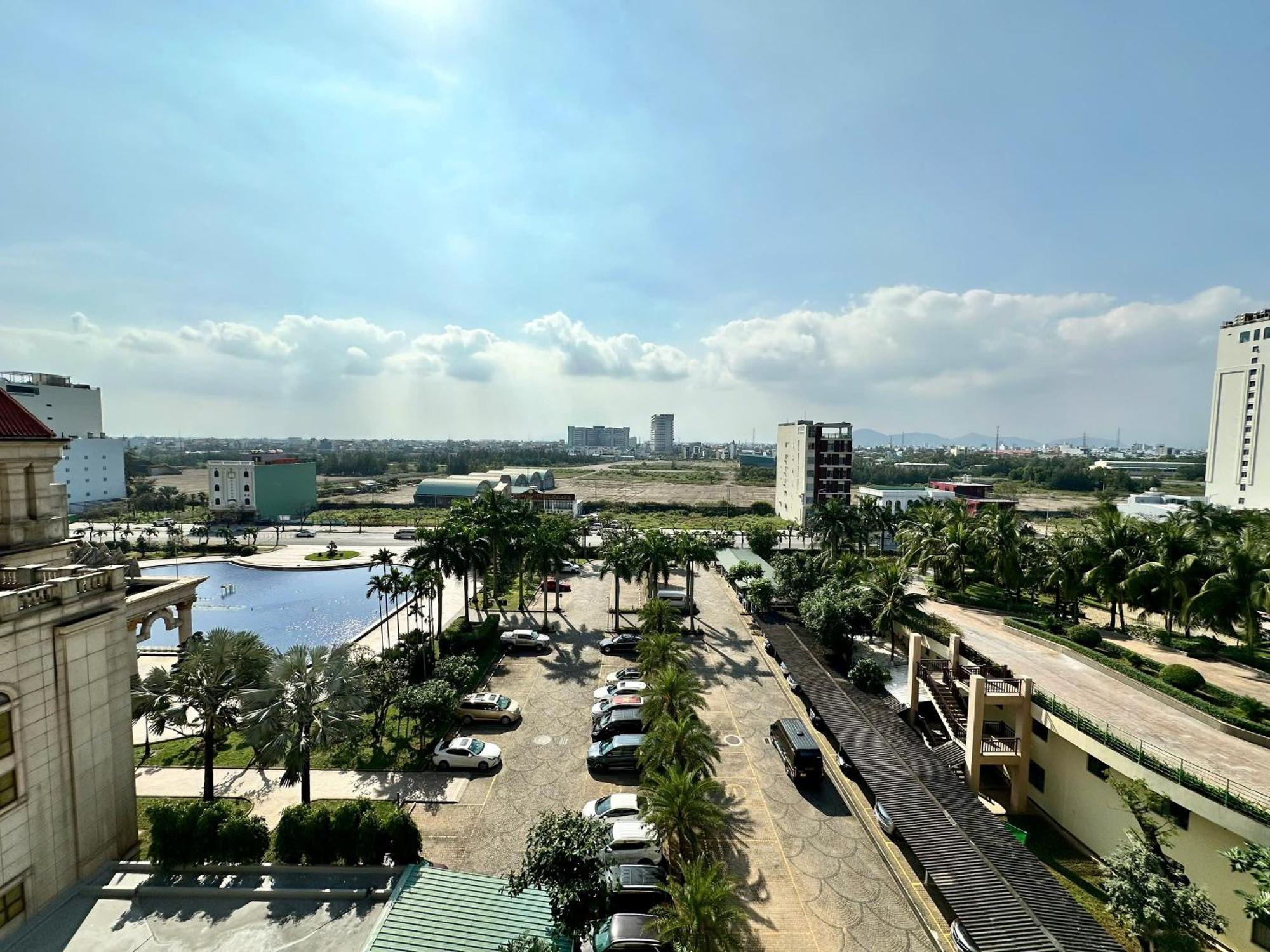 Crowne Plaza & Resort