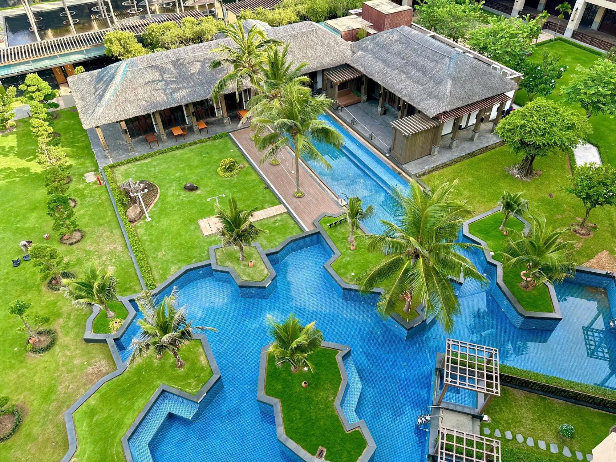 Crowne Plaza & 5*