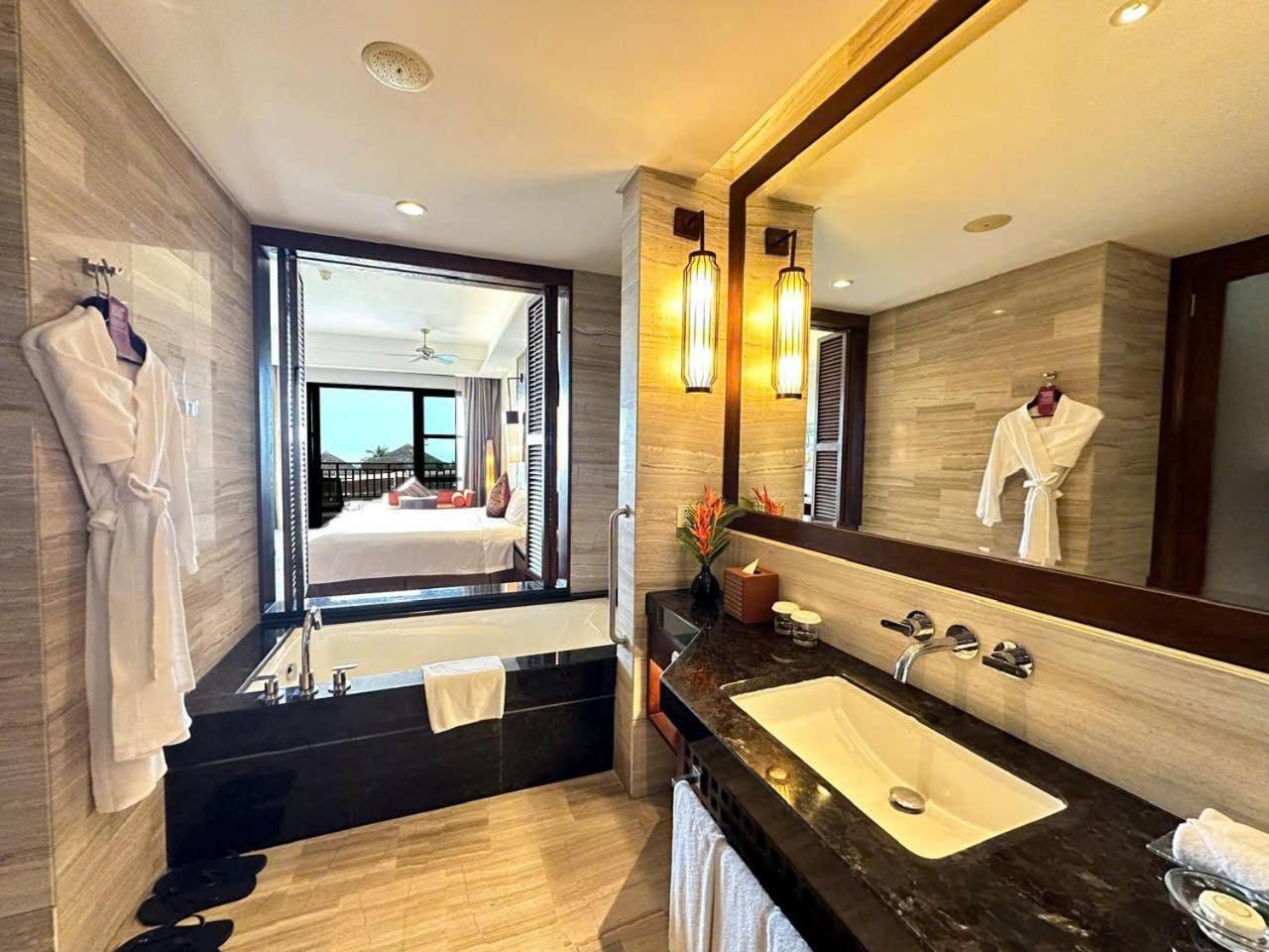 Crowne Plaza &