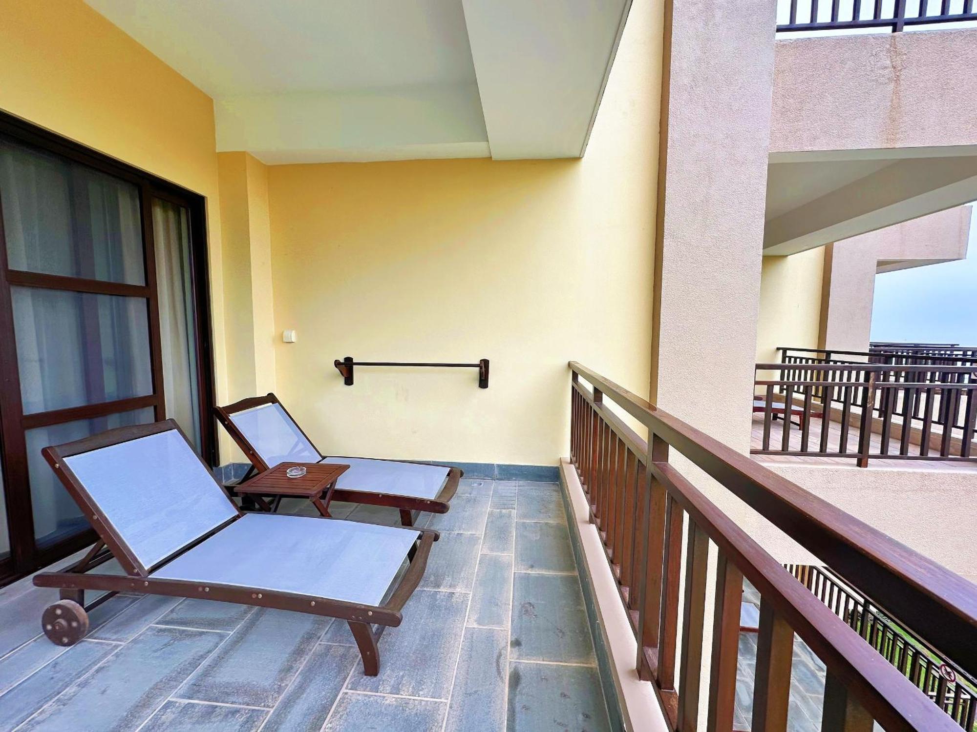 सहारा Crowne Plaza & 5*