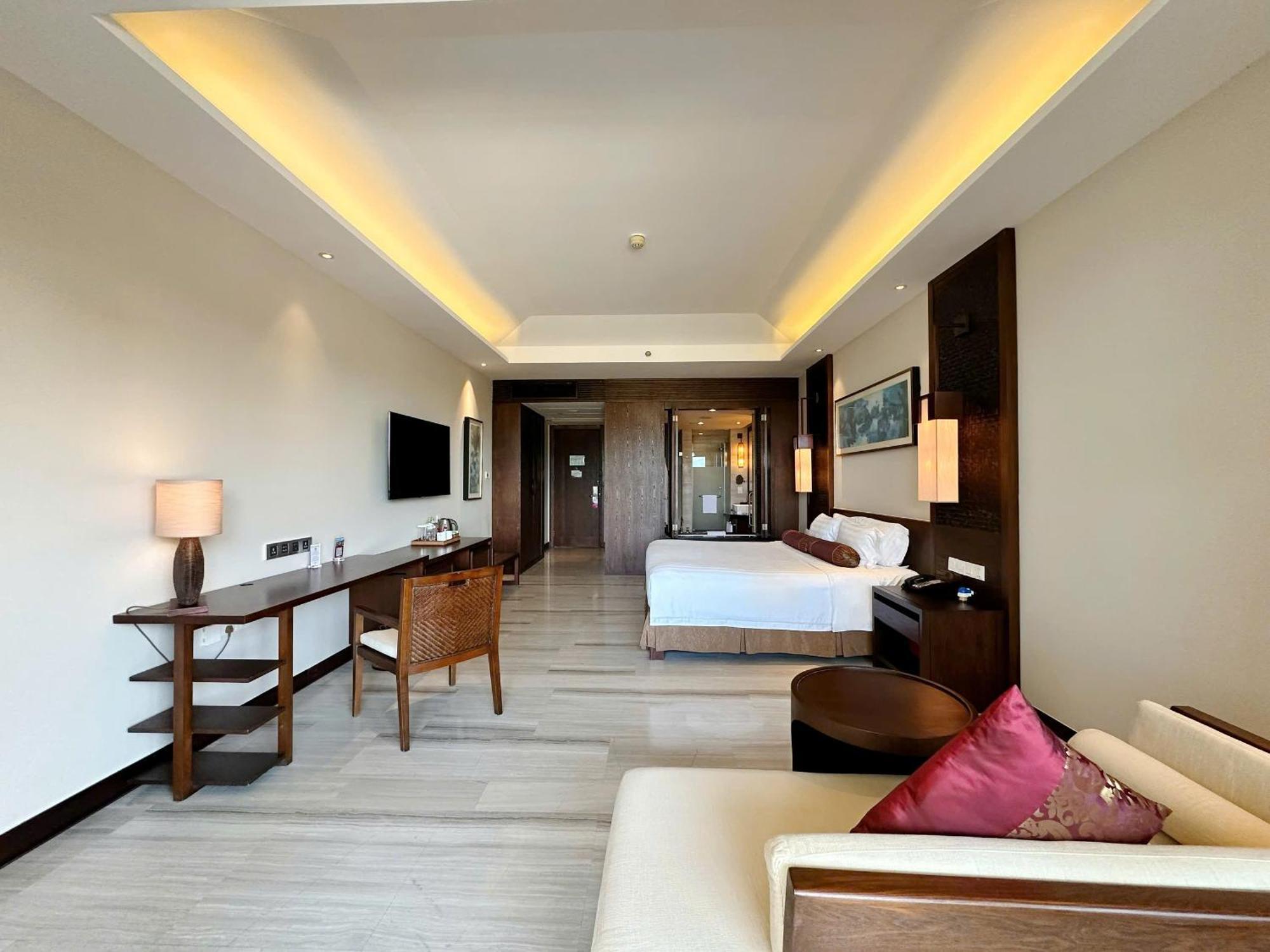 Crowne Plaza &